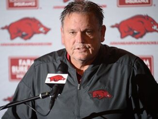 BREAKING NEWS: “HE WILL BE DEEPLY MISSED” — ARKANSAS RAZORBACKS ANNOUNCE THE DEPARTURE OF A TEAM LEGEND