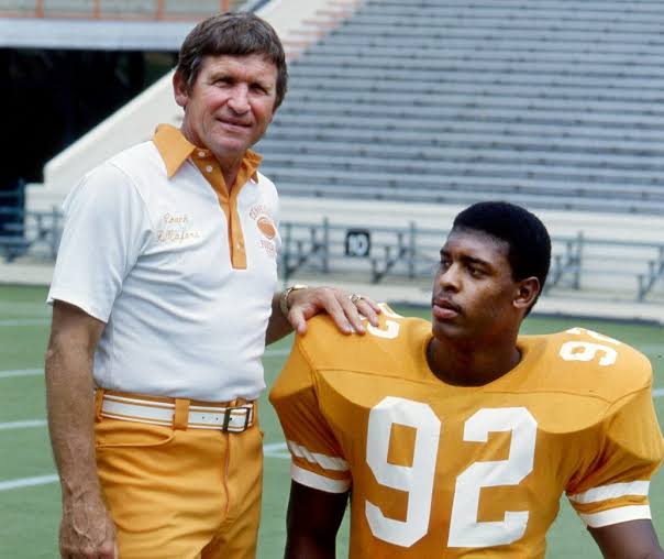 SAD News :Tennessee player Reggie White announced that if the coach is not living he is going to leave due to disappointment the coach have with him,….