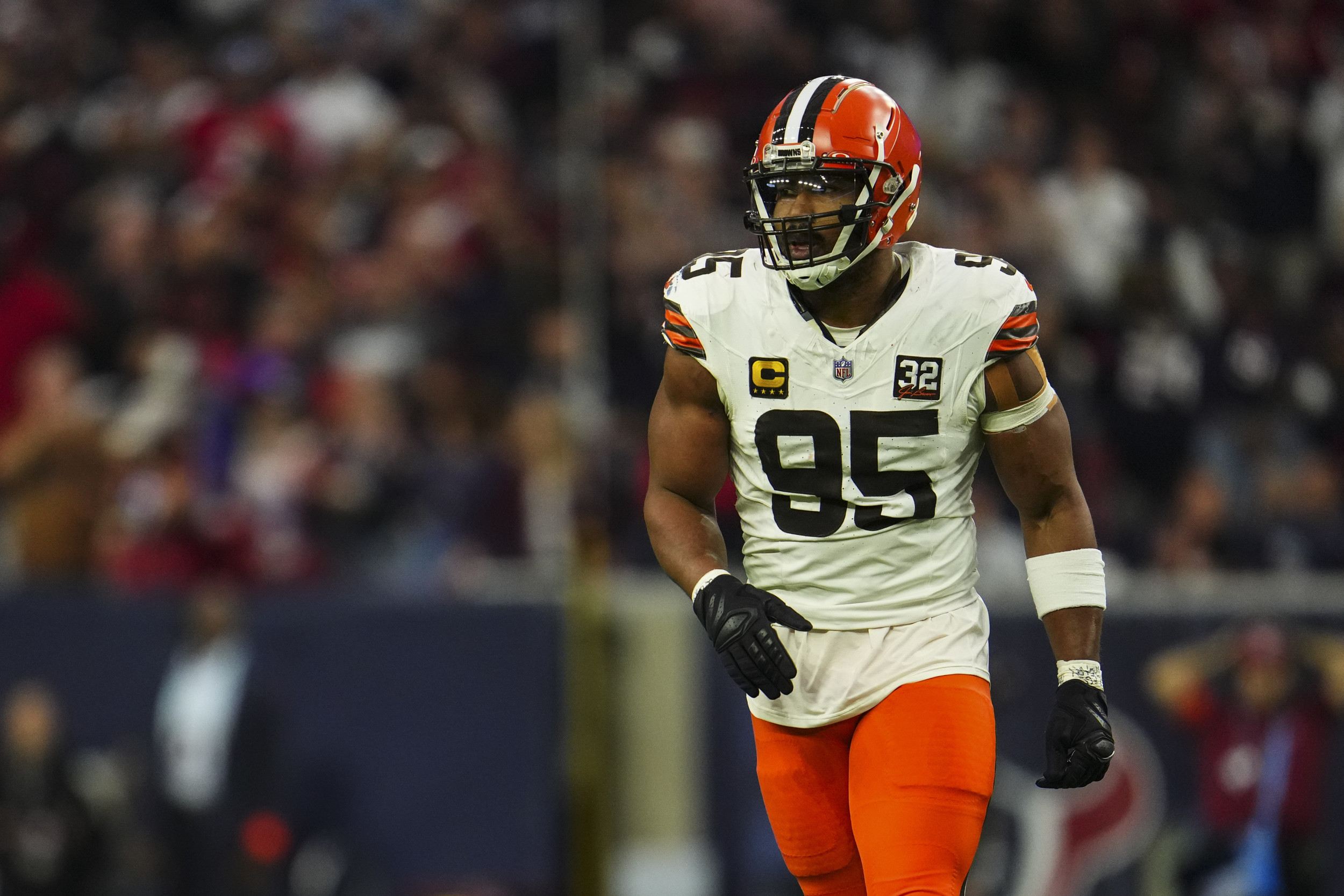 Injury Concerns for Browns: Star Pass Rushers Garrett and Smith Absent from Thursday’s Practice”