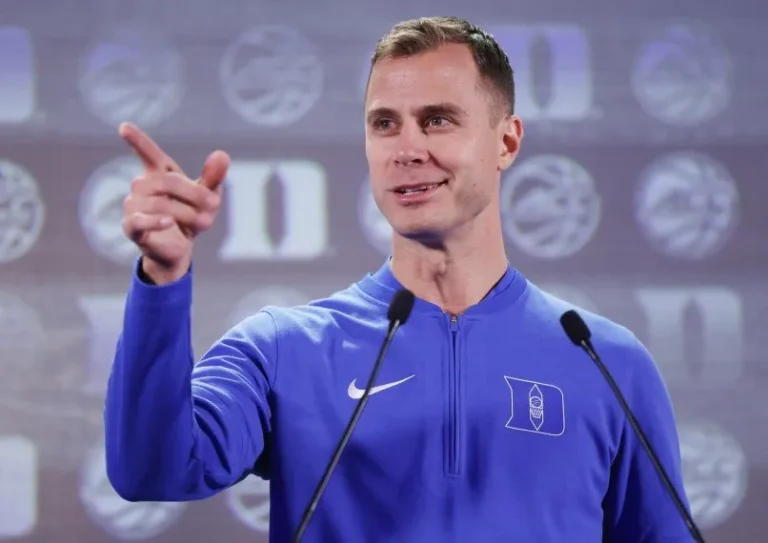 Duke-basketball-coach-Jon-Shyer-at-2023-ACC-Tipoff-photi-by-Nell-Redmond-the-ACC (1)